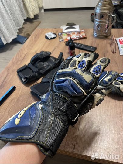Мотоэкипировка: мотоперчатки