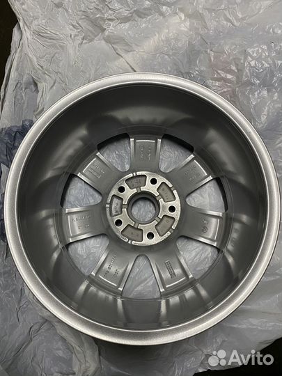 Оригинальные диски R17 на Touareg 7P6 601 025