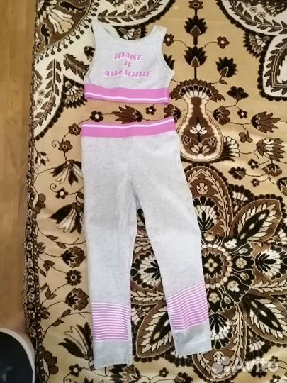 Спортивный костюм: леггинсы и топ