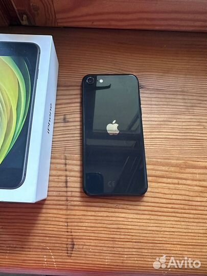 iPhone SE, 64 ГБ