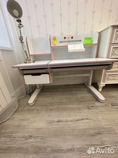 Растущая парта Kinderzen Dali Plus белый/розовый