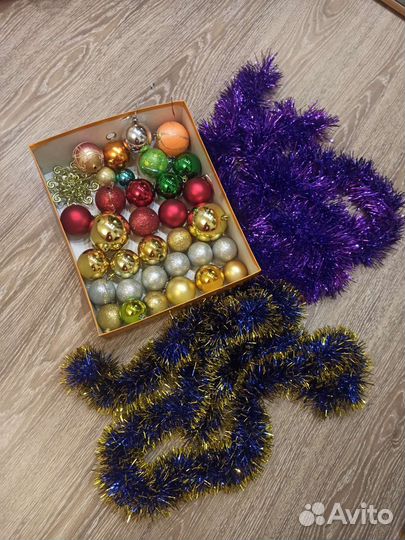 Новогодние игрушки на елку