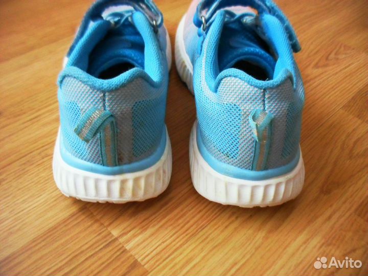 Кроссовки для девочки