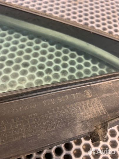 Форточка двери передняя правая Porsche Panamera