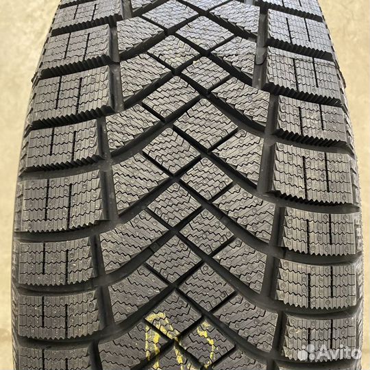 Pirelli Ice Zero FR 235/50 R19 103H