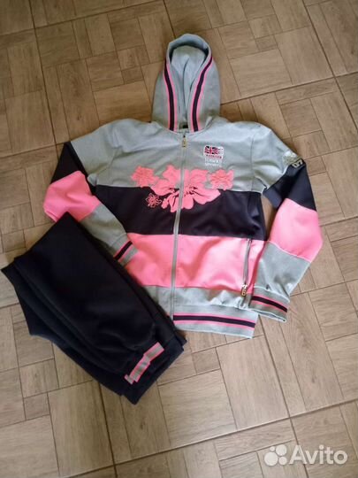 Костюм спортивный