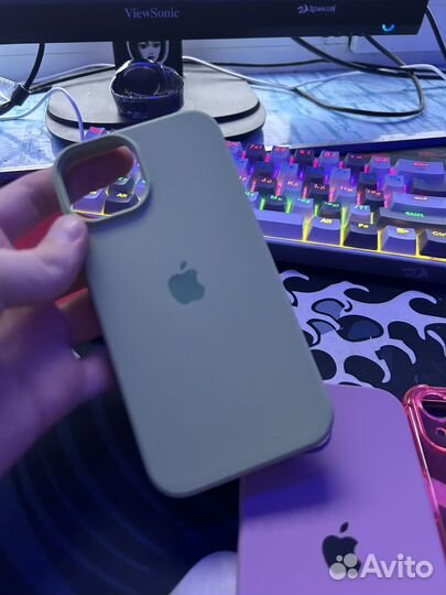 Чехлы на iPhone 14