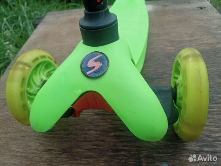 Самокат трехколесный scooter mini neon