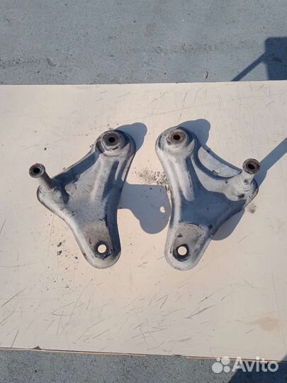 Кронштейн подрамника mitsubishi chariot grandis