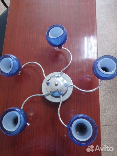 Продам люстру