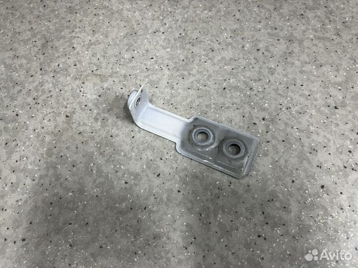 Кронштейн правого крыла BMW G30 G31