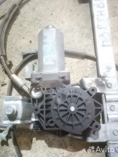 Стеклоподъемник peugeot partner M49 правый