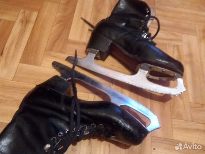 Коньки фигурные,черные