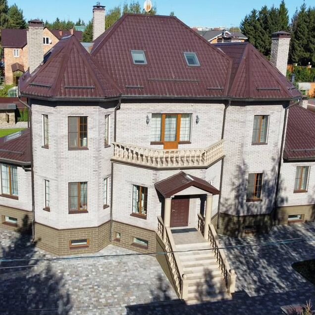 Дом 650 м² на участке 15 сот.