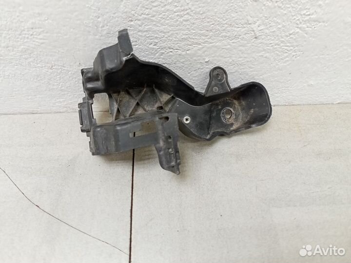 Кронштейн заднего бампера Mercedes W205 C