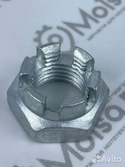 Гайка Урал задней оси