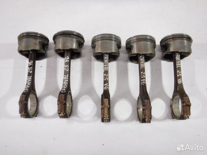 Поршень с шатуном Kia Carnival I