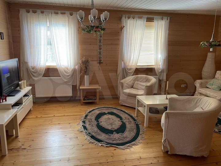 Дом 180 м² на участке 8 сот.