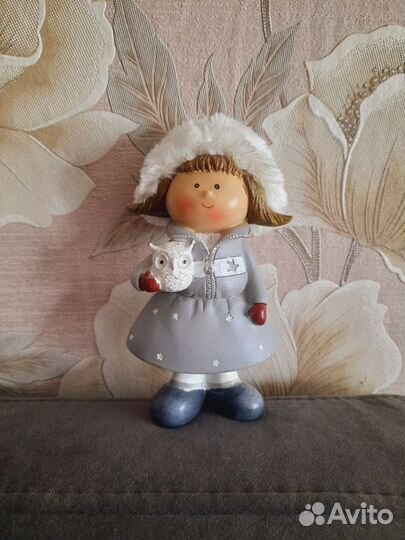 Фигурка девочка с совой