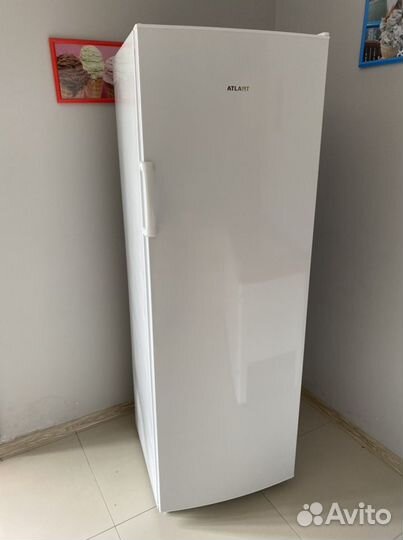 Морозильник atlant почти новый