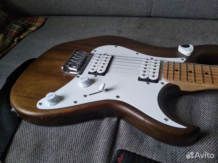 Электрогитара