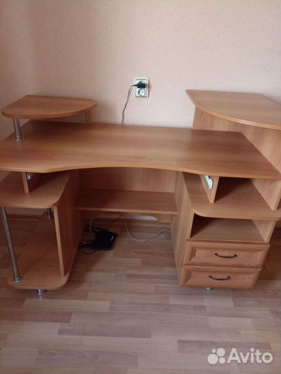 Компьютерный стол