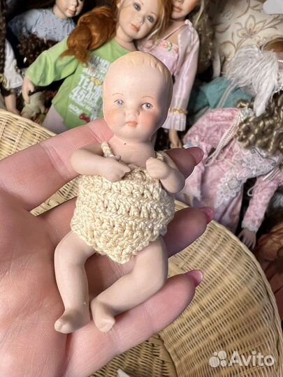 Фарфоровая куколка