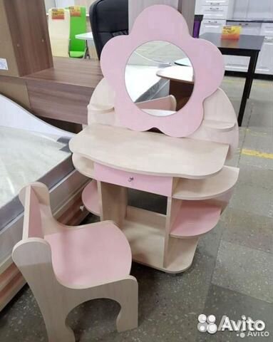 Детский туалетный столик