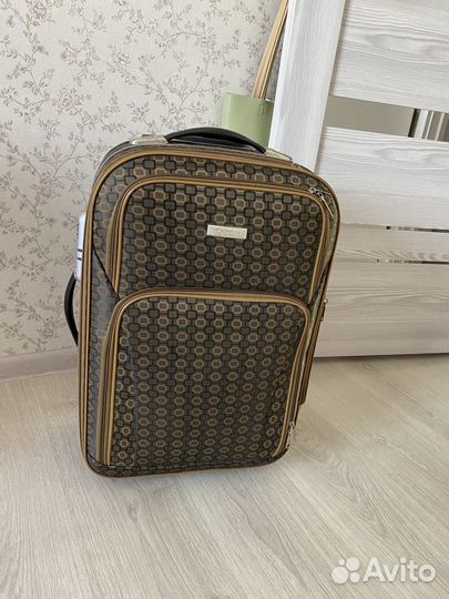 Чемодан на колесах