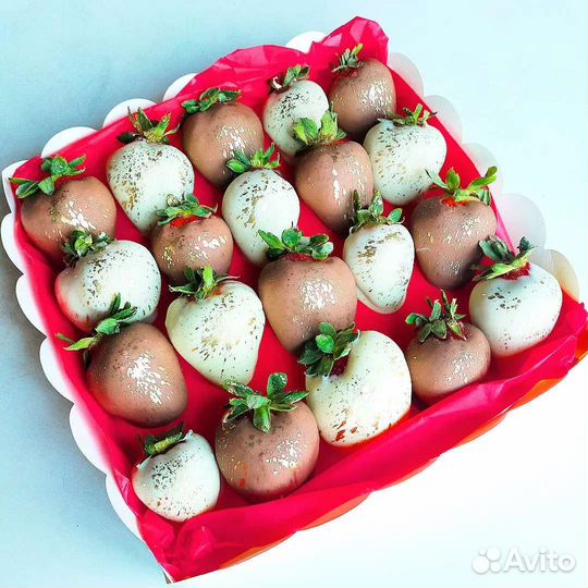 Клубника в шоколаде, блеск золота