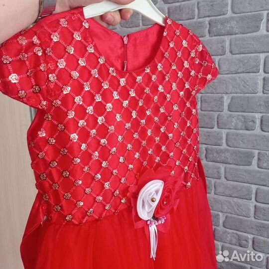 Платье праздничное