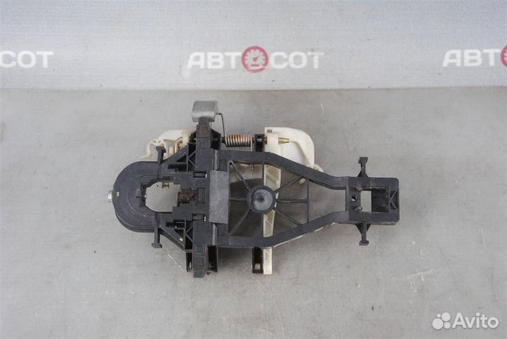 Кронштейн ручки сдвижной двери VW Transporter T5