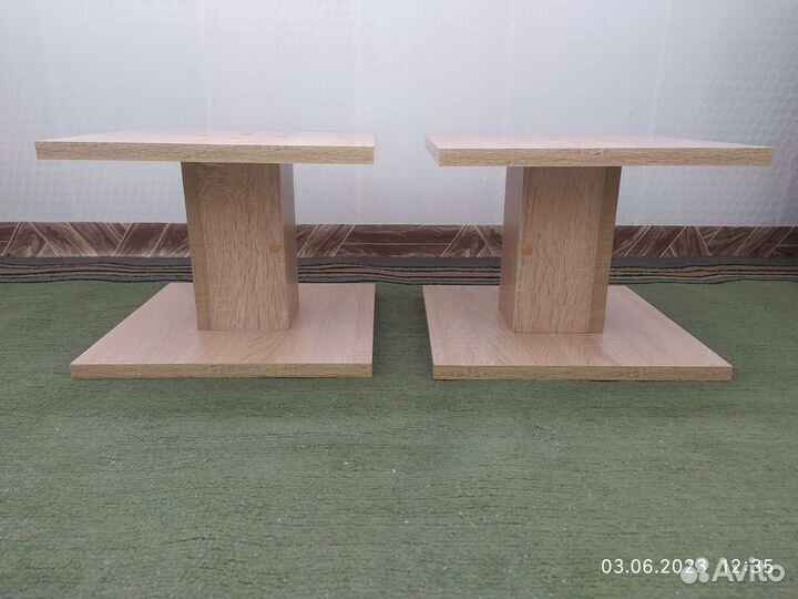 Стойки для полочной акустики