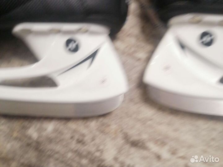 Коньки хоккейные