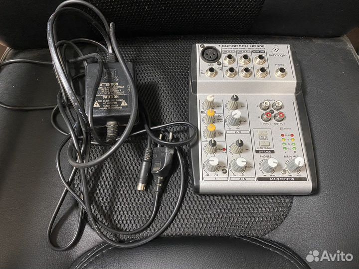 Микшерный пульт behringer UB502