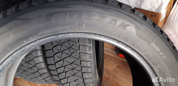 Bridgestone Blizzak DM-V2 235/55 R20 102T