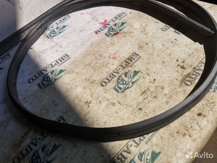 Уплотнительная резинка багажника Renault Logan II