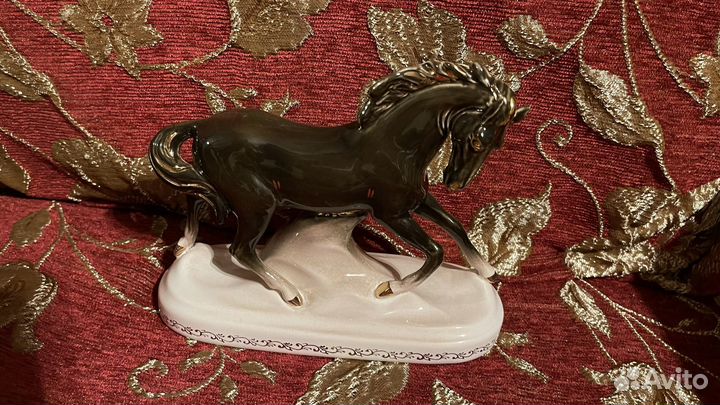 Конь златогривый