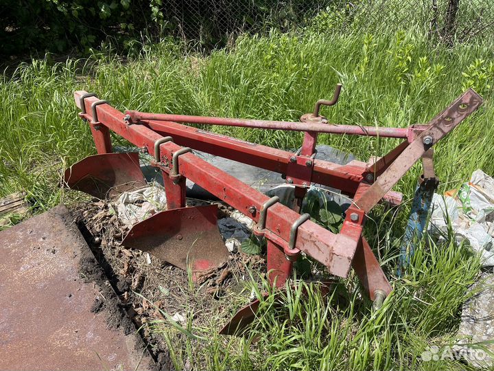 Плуг для трактора новый