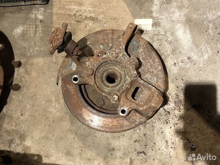 Кулак поворотный в сборе Митсубиси Л200 Паджеро