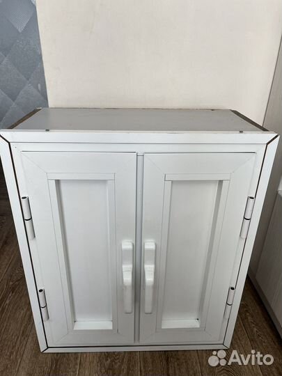 Зимний холодильник под окном