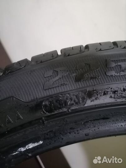 Royal Black Royal Performance 225/40 R18