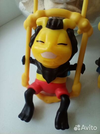 Фигурка Пчела и Косатка из Киндер Макси