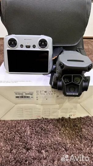 Квадрокоптер DJI Mavic 3 Pro Fly More Combo