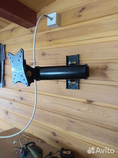 Настенный кронштейн для телевизора