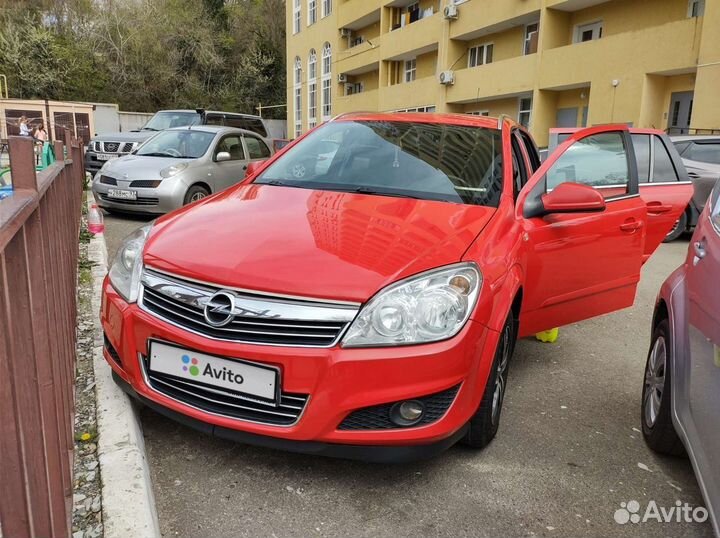 Opel Astra, 2011