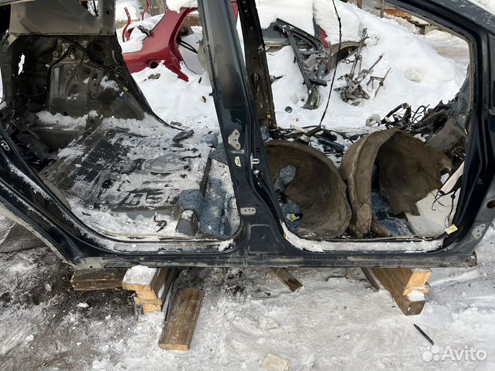 Порог правый Toyota Verso 09-18 левый руль