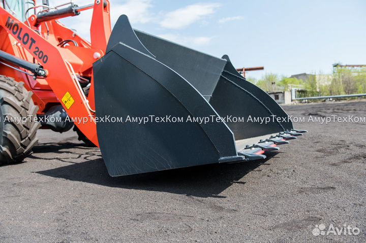 Фронтальный погрузчик Molot 200, 2023