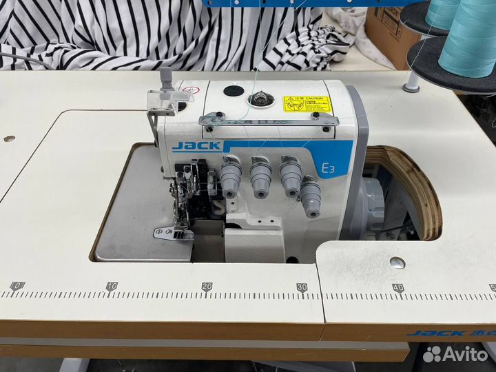 Оверлок Jack JK-E3 комплект со столом