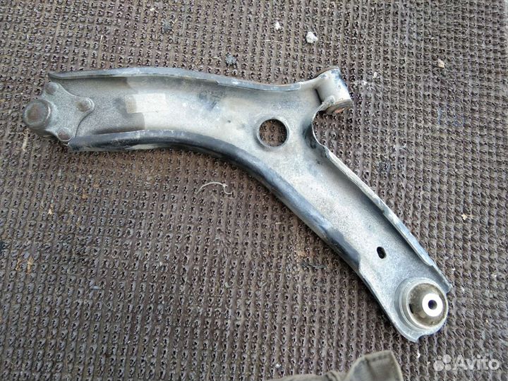 Рычаг передний правый Лада Веста
